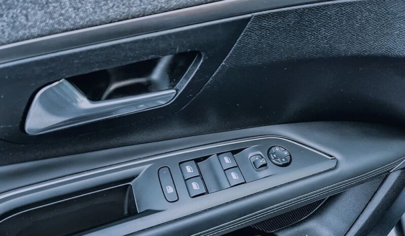 PEUGEOT 3008  | FWD (przód) | Automatyczna | 131 KM | Srebrny full