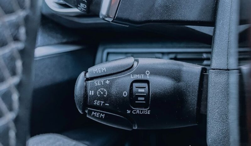 PEUGEOT 3008  | FWD (przód) | Automatyczna | 131 KM | Srebrny full