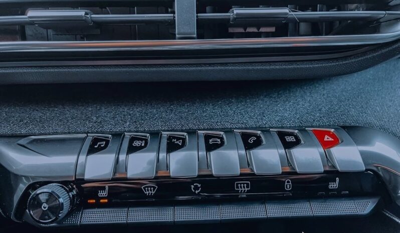 PEUGEOT 3008  | FWD (przód) | Automatyczna | 131 KM | Srebrny full