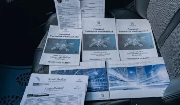 PEUGEOT 3008  | FWD (przód) | Automatyczna | 131 KM | Srebrny full