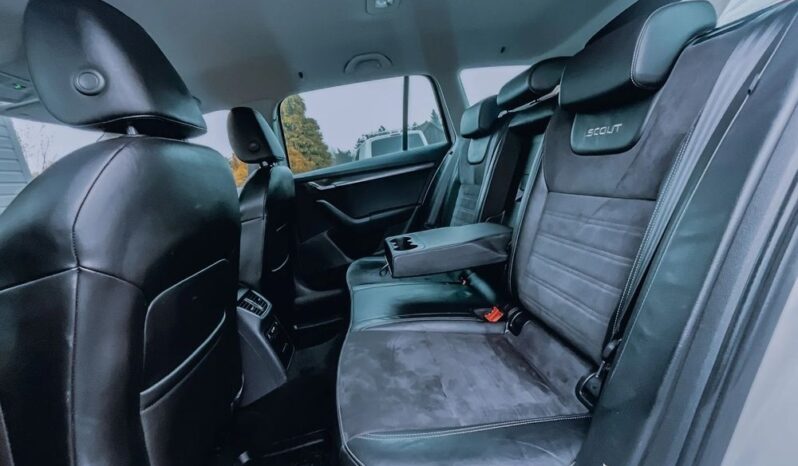 SKODA Octavia  | 4×4 (stały) | Automatyczna | 184 KM | Biały full