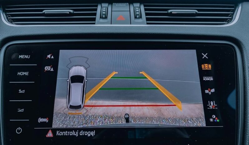 SKODA Octavia  | 4×4 (stały) | Automatyczna | 184 KM | Biały full