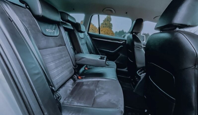 SKODA Octavia  | 4×4 (stały) | Automatyczna | 184 KM | Biały full