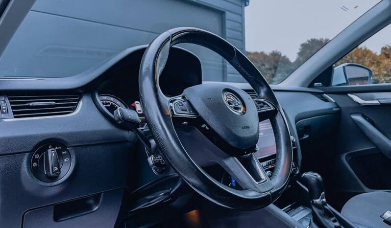 SKODA Octavia  | 4×4 (stały) | Automatyczna | 150 KM | Biały full