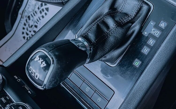 SKODA Octavia  | 4×4 (stały) | Automatyczna | 150 KM | Biały full