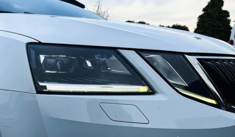 SKODA Octavia  | 4×4 (stały) | Automatyczna | 150 KM | Biały full