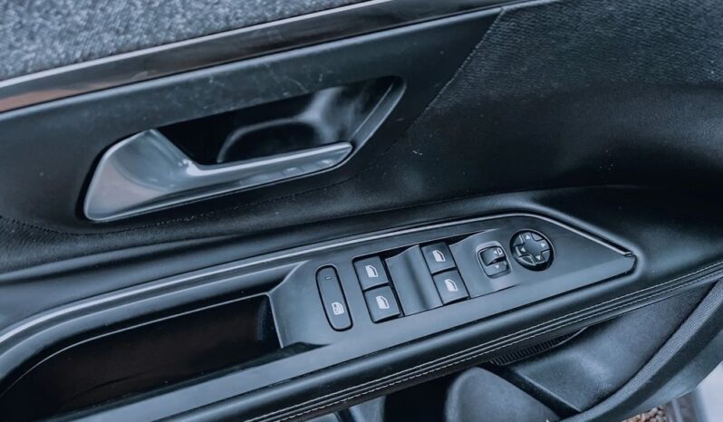 PEUGEOT 5008  | FWD (przód) | Automatyczna | 130 KM | Srebrny full