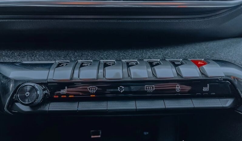 PEUGEOT 5008  | FWD (przód) | Automatyczna | 130 KM | Srebrny full