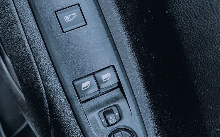 PEUGEOT Partner  | FWD (przód) | Automatyczna | 131 KM | Srebrny full