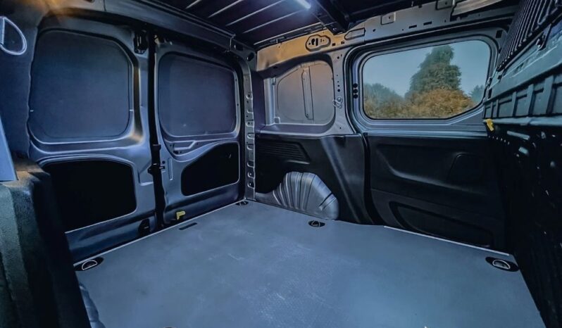 PEUGEOT Partner  | FWD (przód) | Automatyczna | 131 KM | Srebrny full