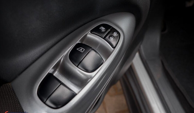 NISSAN Juke  | FWD (przód) | Manualna | 117 KM | Srebrny full