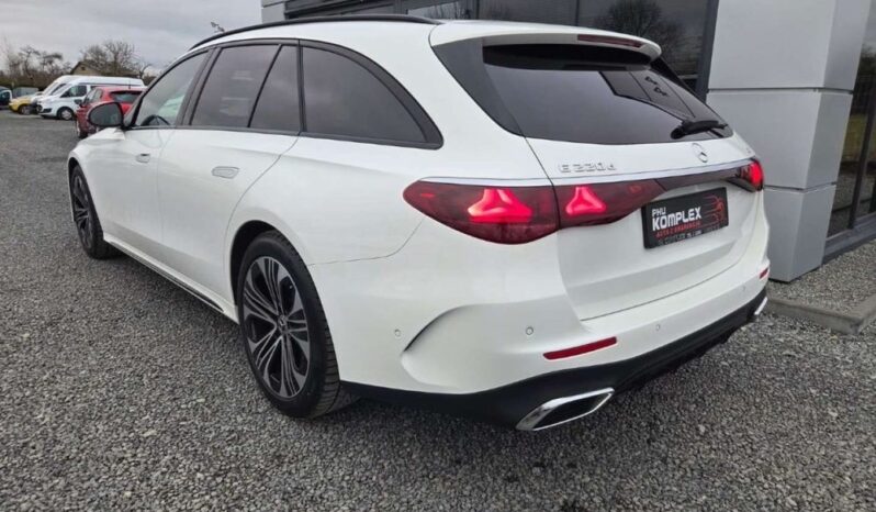 MERCEDES-BENZ Klasa E | 4×4 (doł. automatycznie) | Automatyczna | 197 KM | Biały full