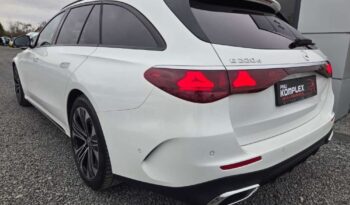 MERCEDES-BENZ Klasa E | 4×4 (doł. automatycznie) | Automatyczna | 197 KM | Biały full