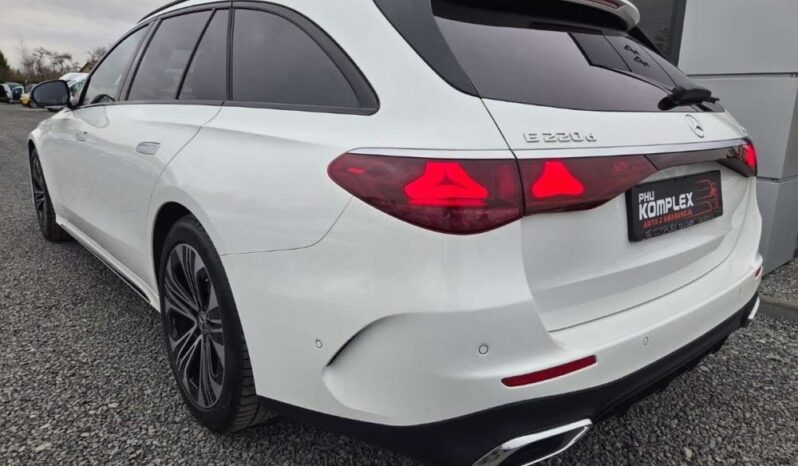 MERCEDES-BENZ Klasa E | 4×4 (doł. automatycznie) | Automatyczna | 197 KM | Biały full