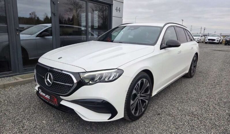 MERCEDES-BENZ Klasa E | 4×4 (doł. automatycznie) | Automatyczna | 197 KM | Biały full