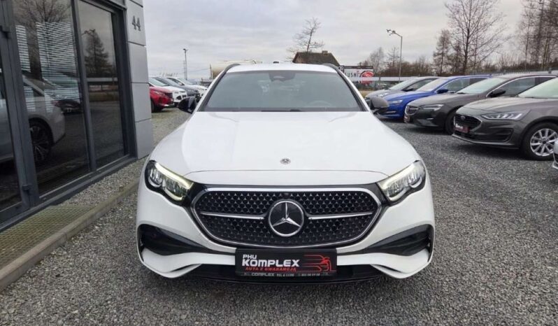 MERCEDES-BENZ Klasa E | 4×4 (doł. automatycznie) | Automatyczna | 197 KM | Biały full