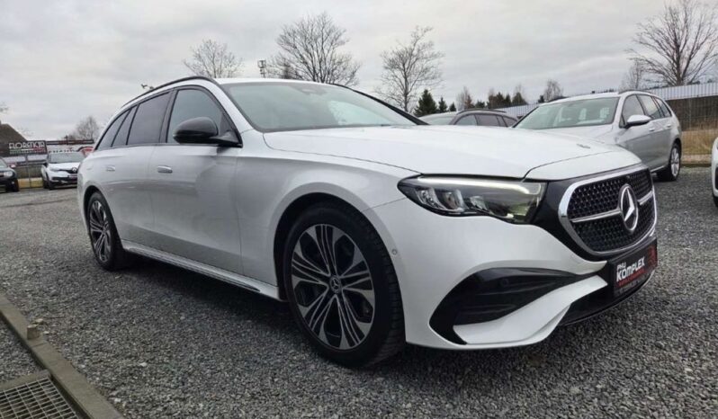 MERCEDES-BENZ Klasa E | 4×4 (doł. automatycznie) | Automatyczna | 197 KM | Biały full