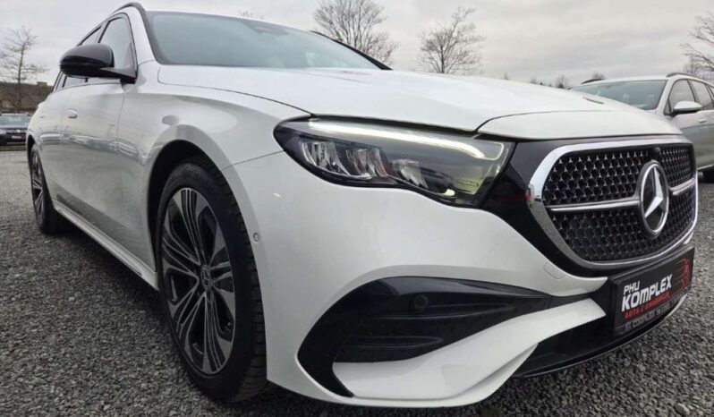 MERCEDES-BENZ Klasa E | 4×4 (doł. automatycznie) | Automatyczna | 197 KM | Biały full