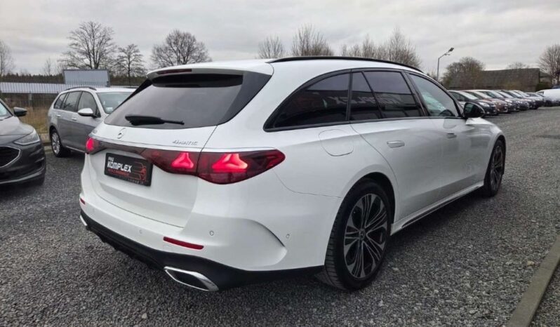 MERCEDES-BENZ Klasa E | 4×4 (doł. automatycznie) | Automatyczna | 197 KM | Biały full