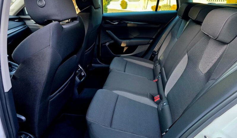 SKODA Octavia  | FWD (przód) | Manualna | 150 KM | Biały full