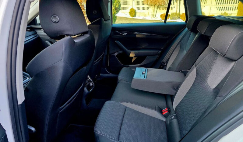 SKODA Octavia  | FWD (przód) | Manualna | 150 KM | Biały full