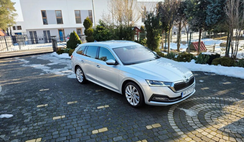 SKODA Octavia  | FWD (przód) | Automatyczna | 150 KM | Srebrny full