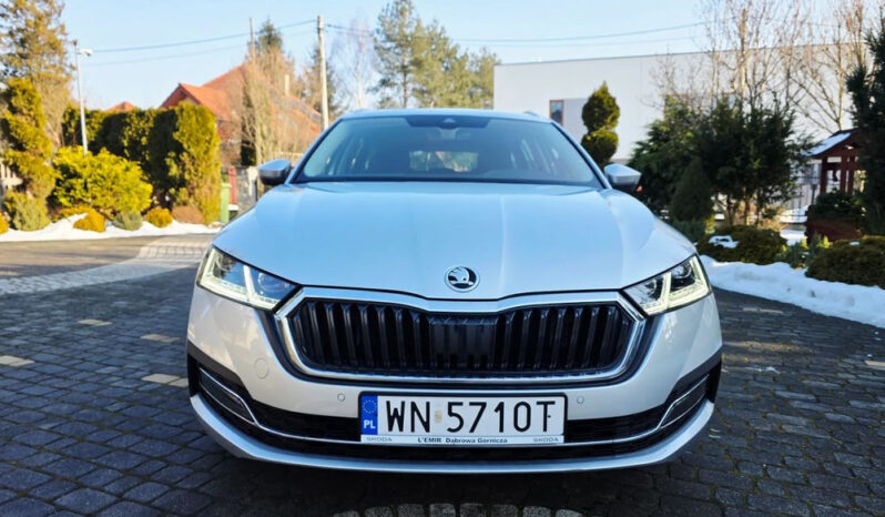SKODA Octavia  | FWD (przód) | Automatyczna | 150 KM | Srebrny full