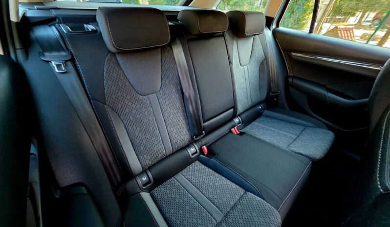 SKODA Octavia  | FWD (przód) | Automatyczna | 150 KM | Srebrny full