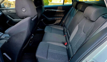 SKODA Octavia  | FWD (przód) | Automatyczna | 150 KM | Srebrny full