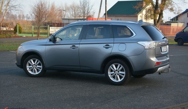 MITSUBISHI Outlander  | 4×4 (doł. automatycznie) | Automatyczna | 150 KM | Szary full