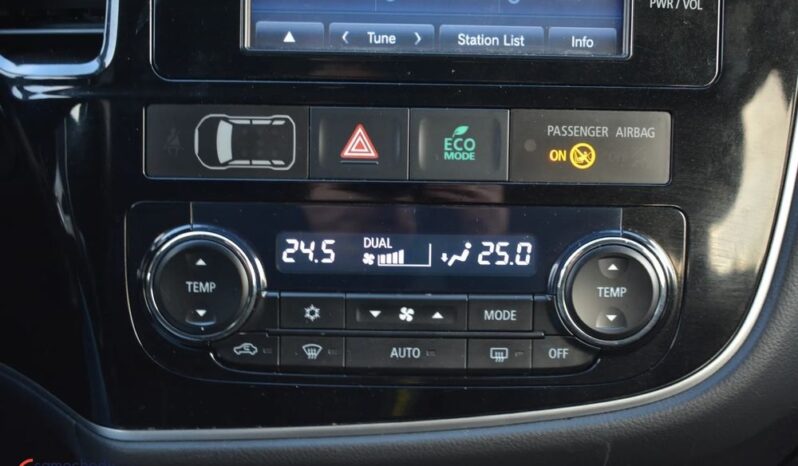 MITSUBISHI Outlander  | 4×4 (doł. automatycznie) | Automatyczna | 150 KM | Szary full