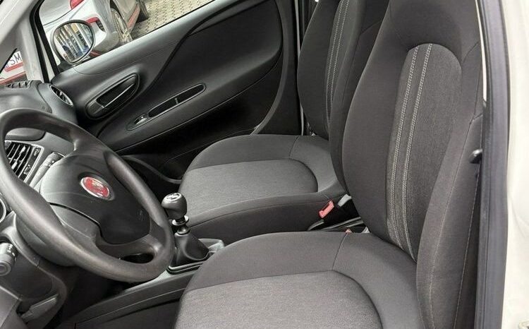 FIAT Punto  | FWD (przód) | Manualna | 69 KM | Biały full
