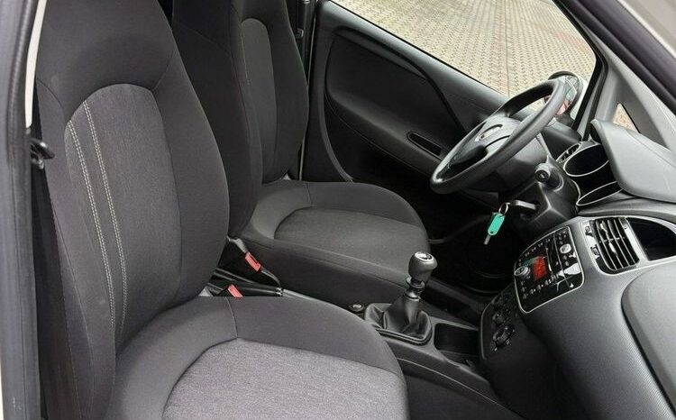 FIAT Punto  | FWD (przód) | Manualna | 69 KM | Biały full
