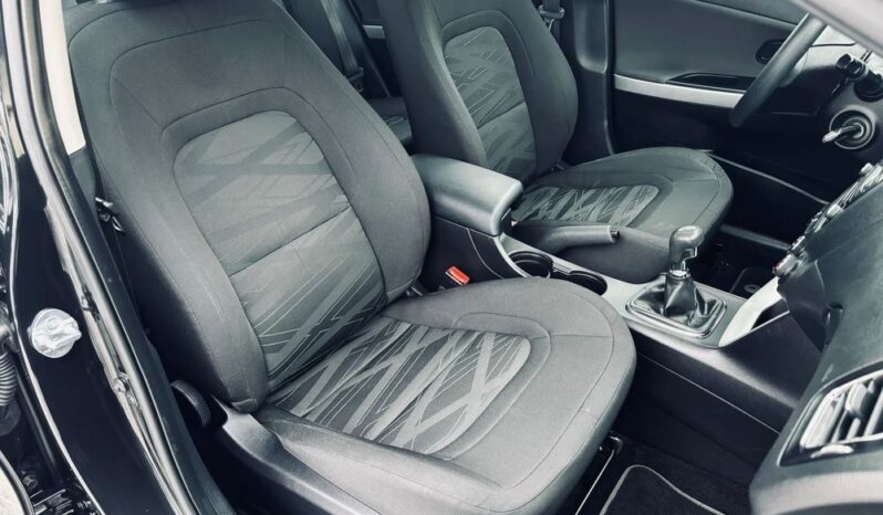 KIA Ceed  | FWD (przód) | Manualna | 100 KM | Czarny full