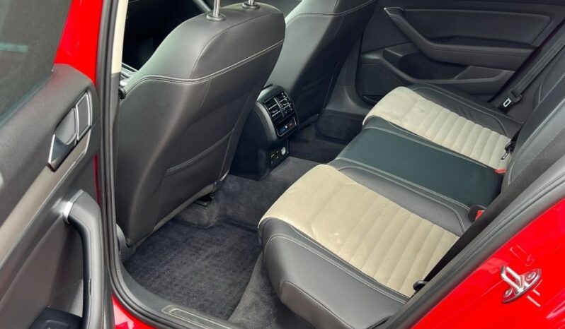 VOLKSWAGEN   Passat     190 KM    Automatyczna    FWD (przód)    Czerwony full