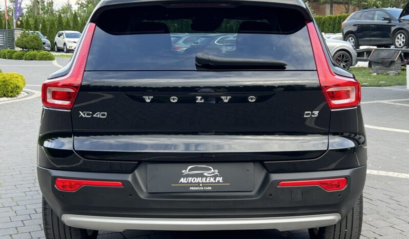 VOLVO   XC 40    150 KM    Automatyczna    FWD (przód)    Czarny full