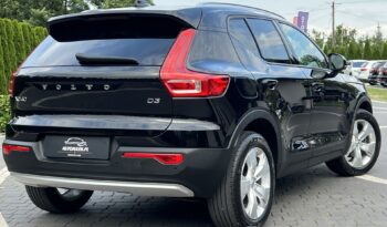 VOLVO   XC 40    150 KM    Automatyczna    FWD (przód)    Czarny full