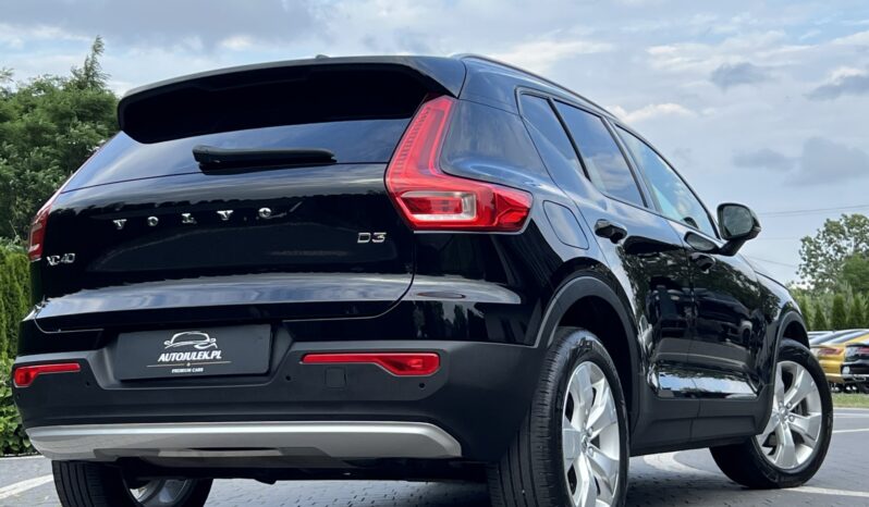 VOLVO   XC 40    150 KM    Automatyczna    FWD (przód)    Czarny full