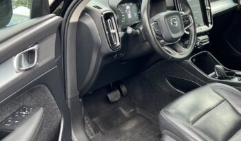 VOLVO   XC 40    150 KM    Automatyczna    FWD (przód)    Czarny full