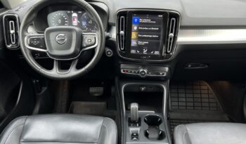 VOLVO   XC 40    150 KM    Automatyczna    FWD (przód)    Czarny full