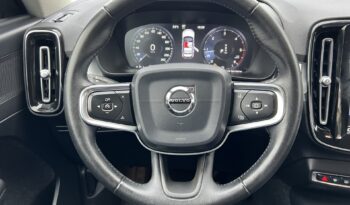 VOLVO   XC 40    150 KM    Automatyczna    FWD (przód)    Czarny full