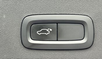 VOLVO   XC 40    150 KM    Automatyczna    FWD (przód)    Czarny full