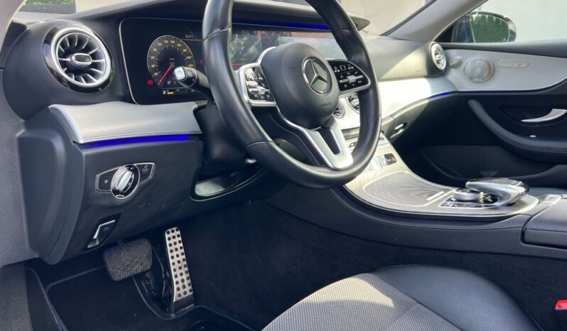 MERCEDES-BENZ   Klasa E    194 KM    Automatyczna    RWD (tył)    Biały full