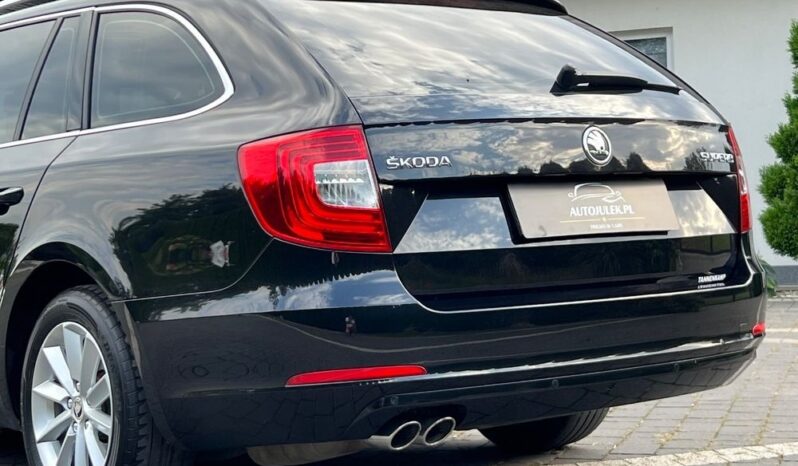 SKODA   Superb     140 KM    Manualna    FWD (przód)    Czarny full