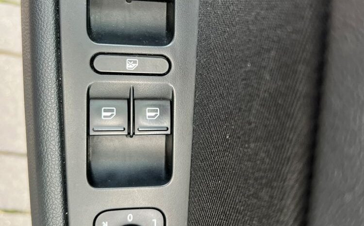 SKODA   Superb     140 KM    Manualna    FWD (przód)    Czarny full