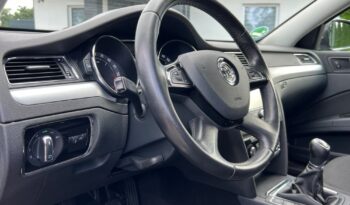 SKODA   Superb     140 KM    Manualna    FWD (przód)    Czarny full