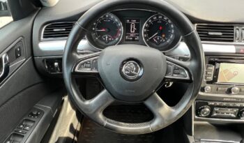 SKODA   Superb     140 KM    Manualna    FWD (przód)    Czarny full