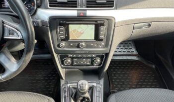 SKODA   Superb     140 KM    Manualna    FWD (przód)    Czarny full