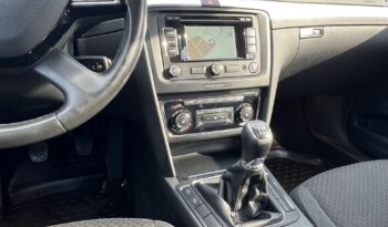 SKODA   Superb     140 KM    Manualna    FWD (przód)    Czarny full