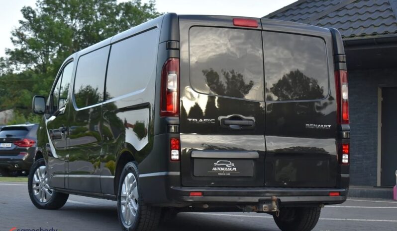RENAULT   Trafic     121 KM    Manualna    FWD (przód)    Czarny full